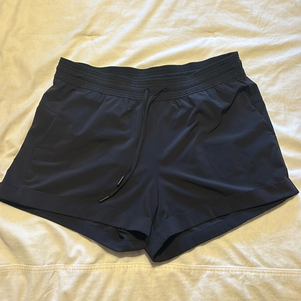 Lululemon Spring Break Away 4 Way Stretch 3” Shorts Size 12